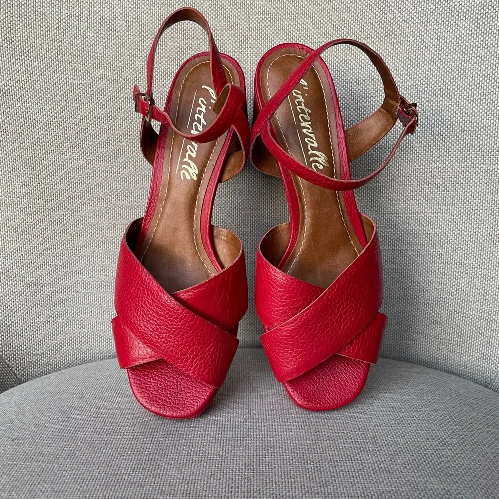 Super CUTE L'Intervalle RED sandles! Perfect for spring or summer. - Picture 7 of 10